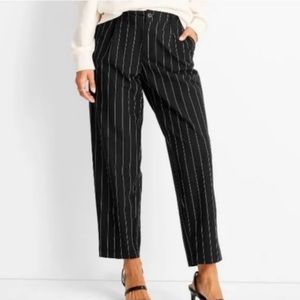 Mid Rise Pleated Pants!